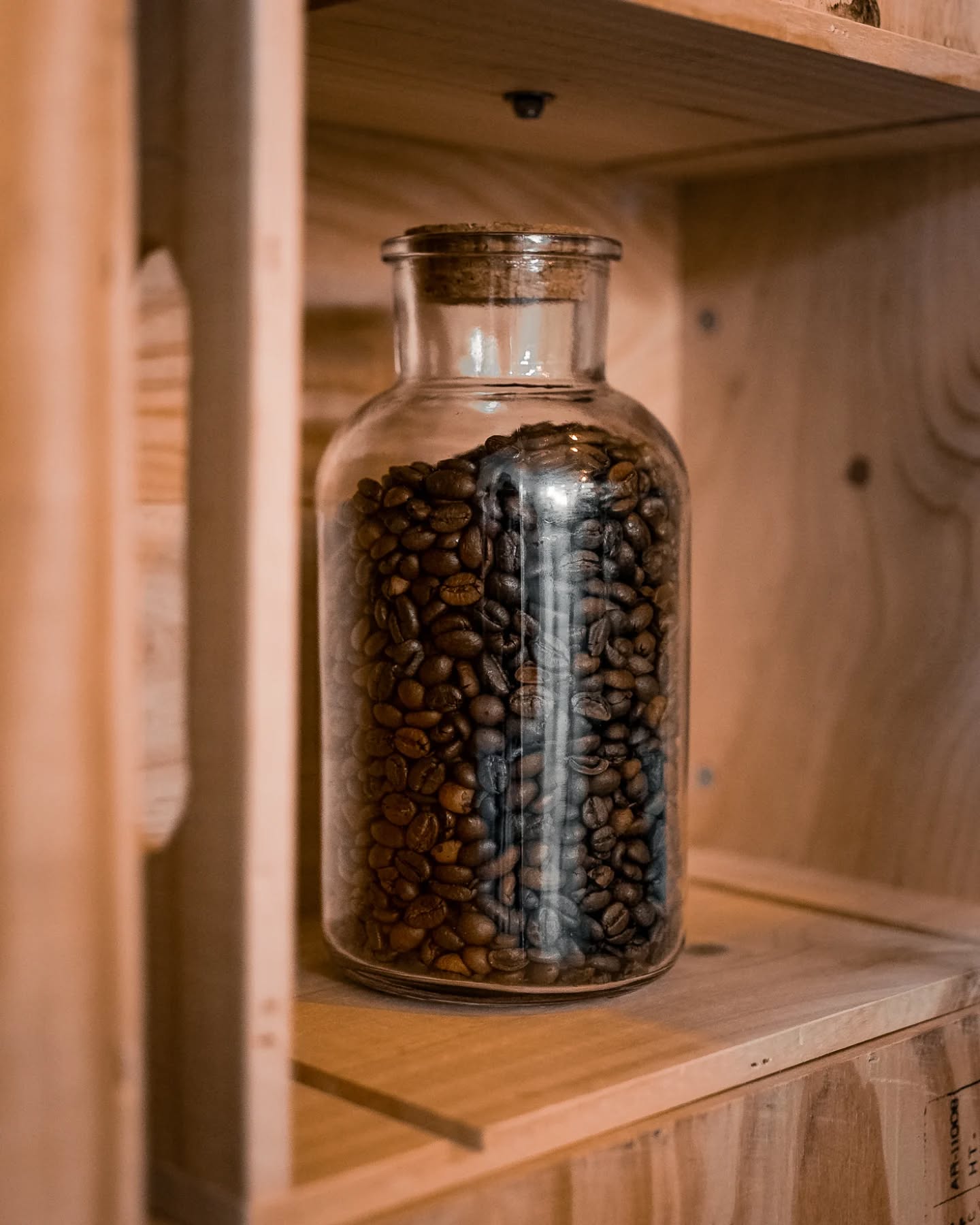 ...soon ✨️
.
... und schon sind die "Ferien" vorüber und der Kaffe kann wieder durch die Mühlen gelassen werden, um euch beste Kaffeekreationen zu zaubern ☕️
.
Wer ist diesen Sommer mutig und versucht z.B. mal einen Espresso Tonic, einen Espresso Martini oder gar einen Iced Pepita Coffee 🤪
.
Wir freuen uns, euch ab nächsten Mitwoch wieder bei uns begrüßen zu dürfen - sehen wir uns? 🥰✌🏼
.
#seeyousoon #backinbusiness