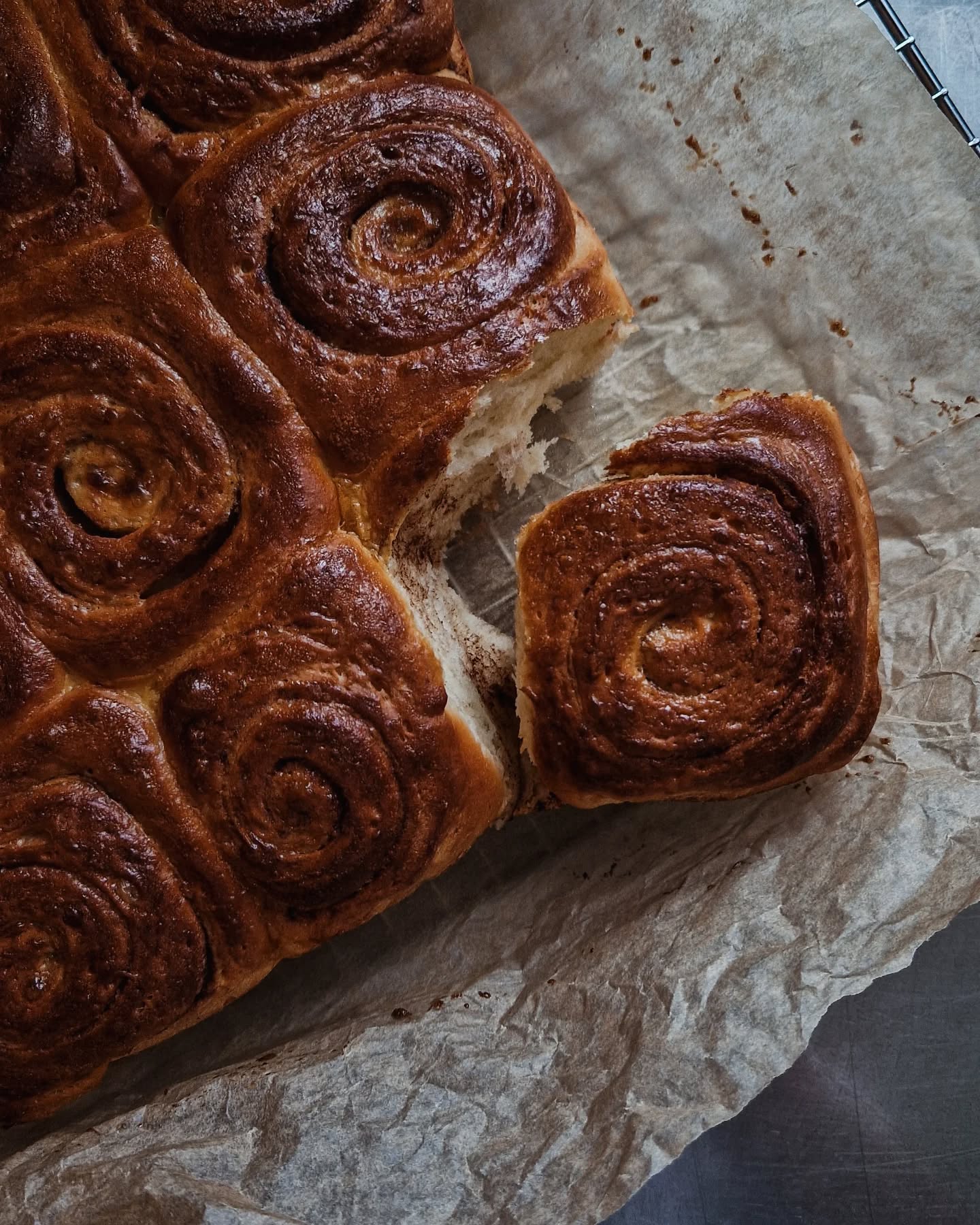 🐌⏸️
.
Dieses Wochenende duftete es gleich an beiden Tagen nach den hausgemachten Zimtschnecken 🥰
.
Luftig, zimtig, lecker - bist du auch in den Genuss gekommen? 😃✌🏼
.
#sweettreat